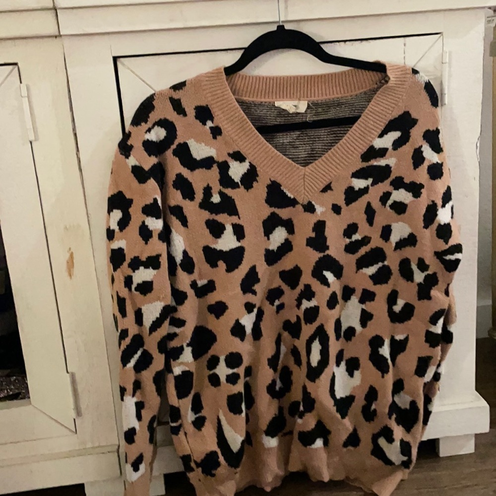 Entro leopard print tunic sweater sz small